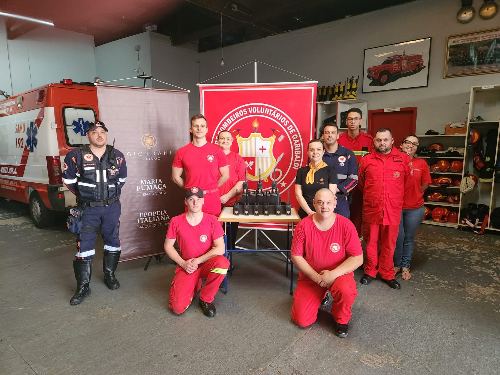Bombeiros Voluntários recebem 10 rádios comunicadores da Giordani Turismo