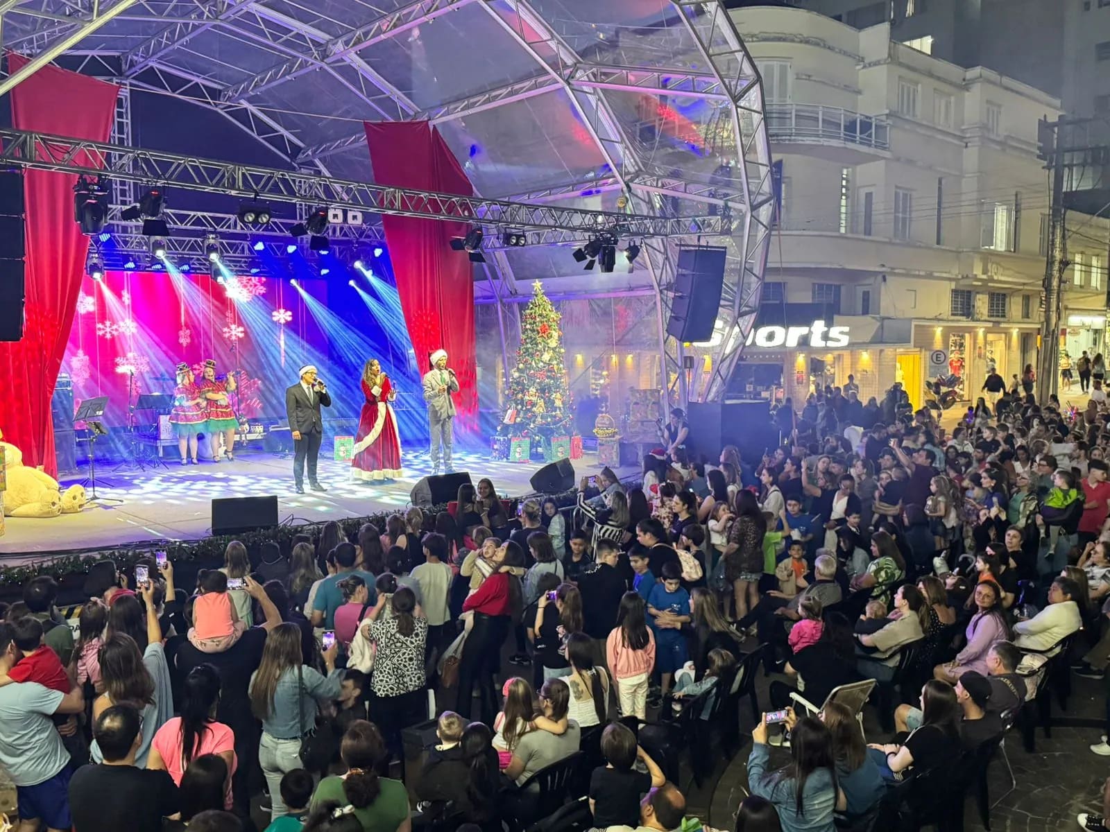 Papai Noel abre o Natal Bento em noite mágica na Via Del Vino - Créditos: Assessoria de Comunicação Social Prefeitura