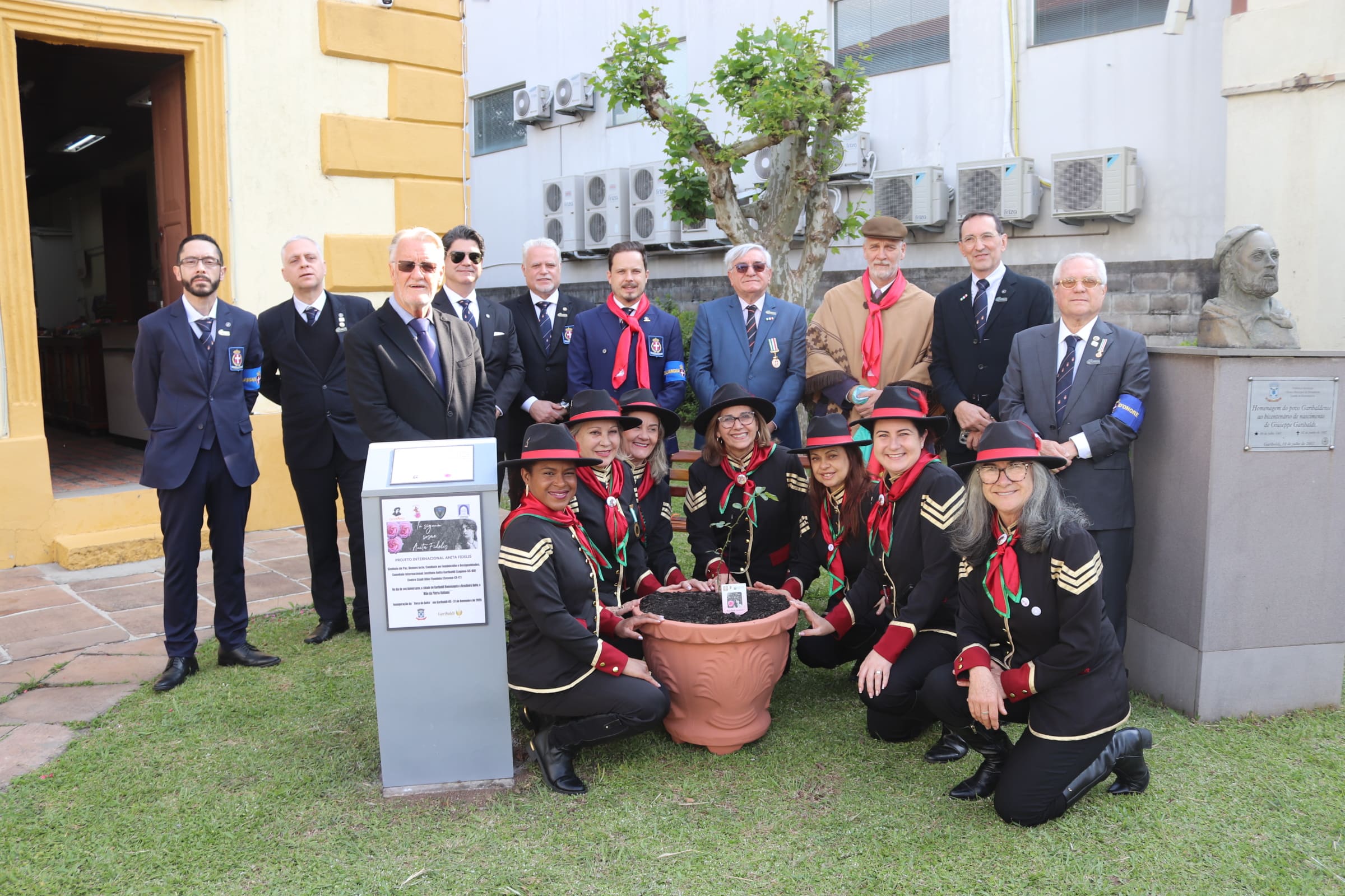 Garibaldi integra projeto internacional e recebe rosa em homenagem à Anita Garibaldi - Créditos: Divulgação