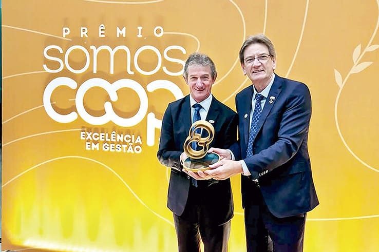 (esq) Presidente da Cooperativa Santa Clara, Gelsi Belmiro Thums e diretor administrativo e financeiro, Alexandre Guerra 