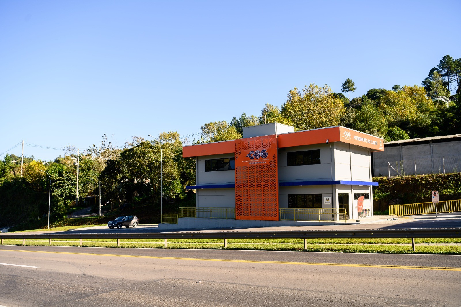 Base de Atendimento ao Cliente da CSG em Farroupilha ganha carregadores para veículos elétricos