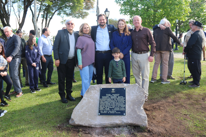 Garibaldi homenageia trajetória do ex-prefeito Vandenir Antônio Miotti com denominação de praça
