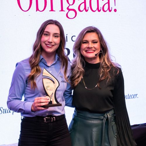 2ª vice-presidente da Cooperativa Vinícola Aurora é homenageada no 1º Prêmio Campo e Batom, da Expointer