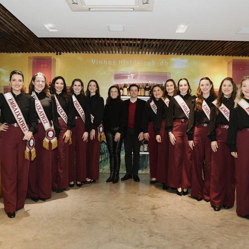 Candidatas à corte da 22ª Fenavinho recebem título de Embaixatrizes