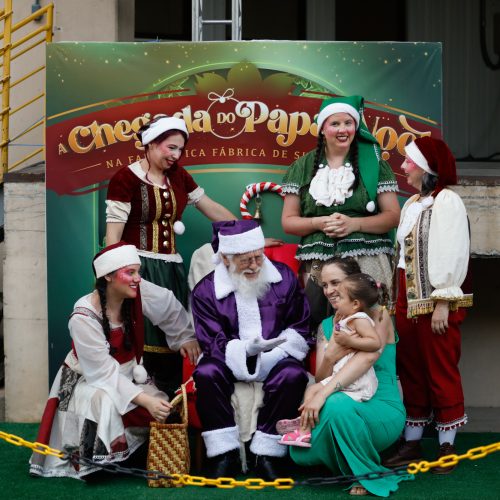 Papai Noel chega à Fantástica Fábrica de Suco Aurora para uma tarde de magia e diversão