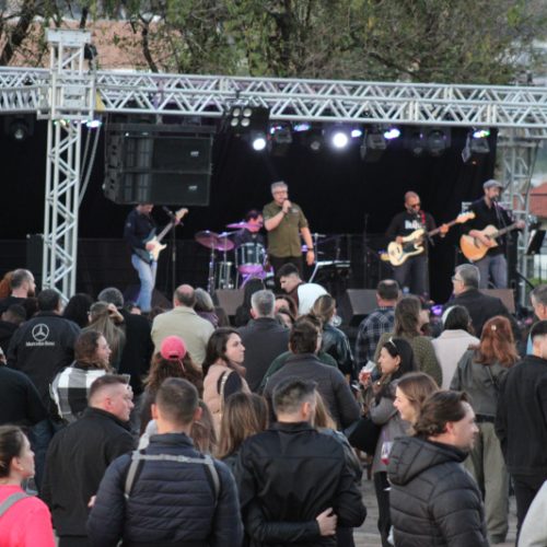 Festival do Moscatel e do Espumante reúne público em noite de celebração em Garibaldi