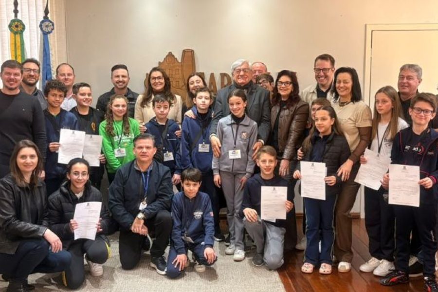 Estudantes de Garibaldi assumem cargos públicos por um dia